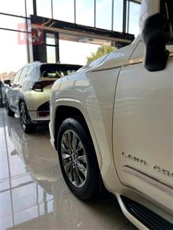 تۆیۆتا لاند کروزەر